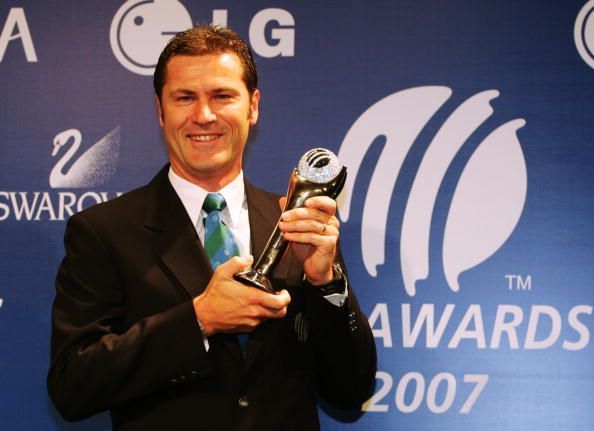 Simon Taufel has won the Prestigious Davis Shephard trophy for a record 5&Acirc;&nbsp;times