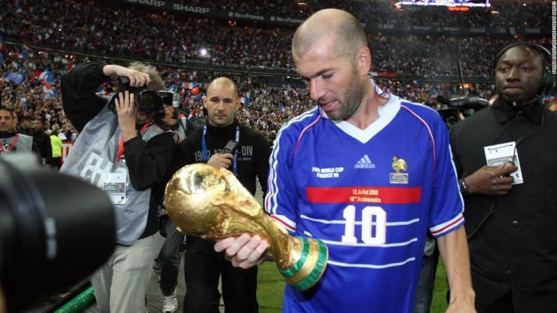 Zinedine Zidane looks at the 1998 FIFA World Cup Trophy