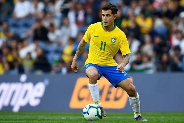 Coutinho in Brazil jersey with the ball