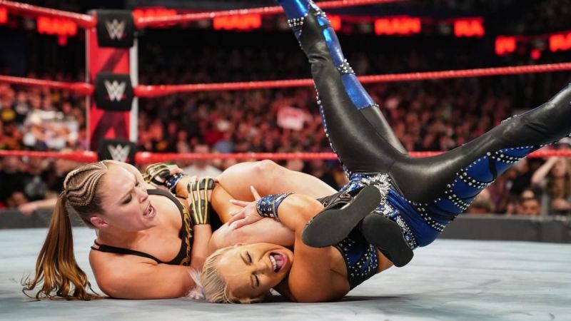 The undefeated Ronda Rousey punished Dana Brooke in their RAW Women's Championship match.