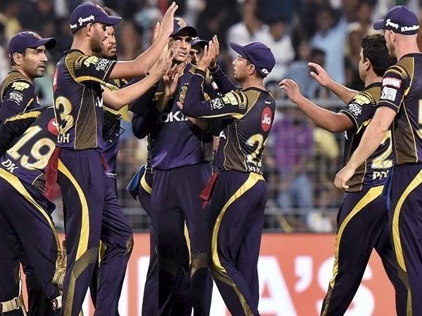KKR&#039;s bowlers pegged back things in the last few overs
