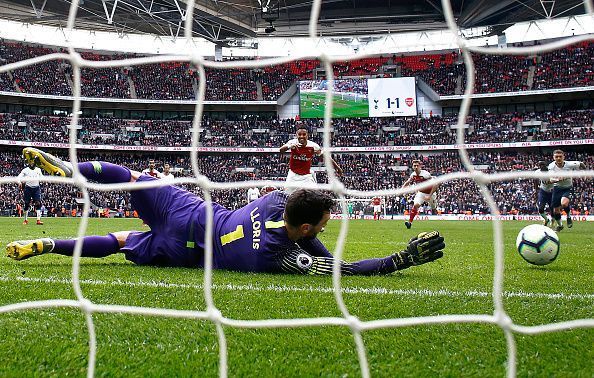 Lloris saving Aubameyang&#039;s poor penalty