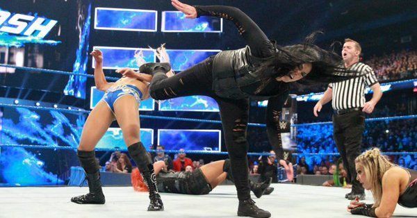 Tamina superkick