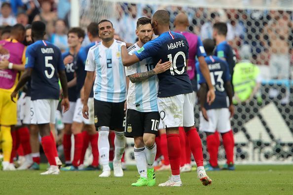 Greatness recognizes the legend: Mbappe and Messi after the Round-of-16 game in Russia