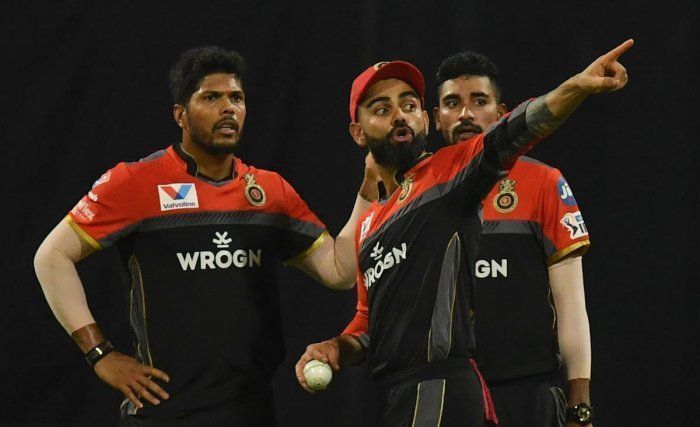 Umesh Yadav and Mohammed Siraj with Virat Kohli (Image Courtesy: BCCI/IPLT20)