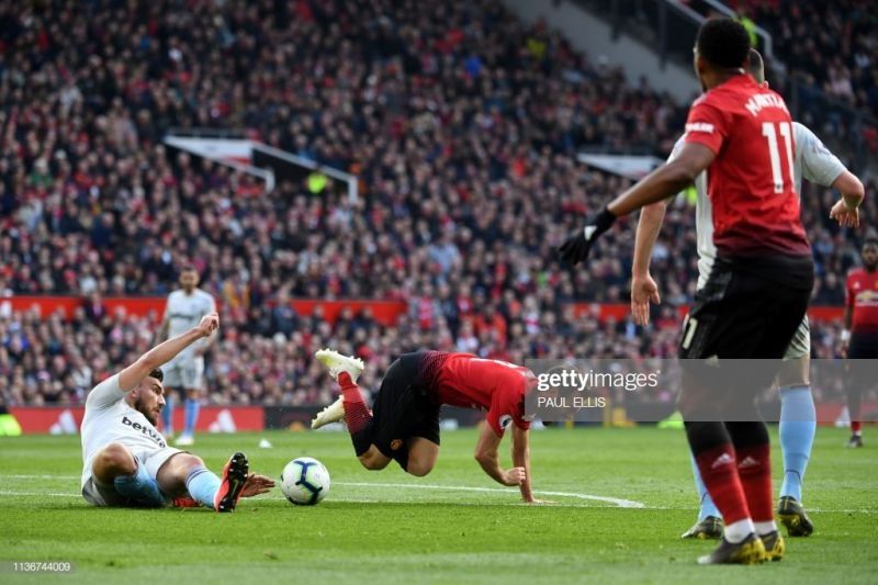 Snodgrass gives away a penalty