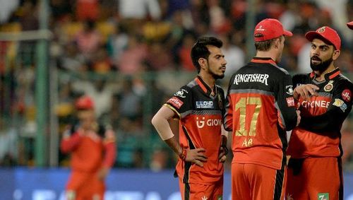 Chahal, De Villiers and Kohli (picture courtesy: BCCI/iplt20.com)