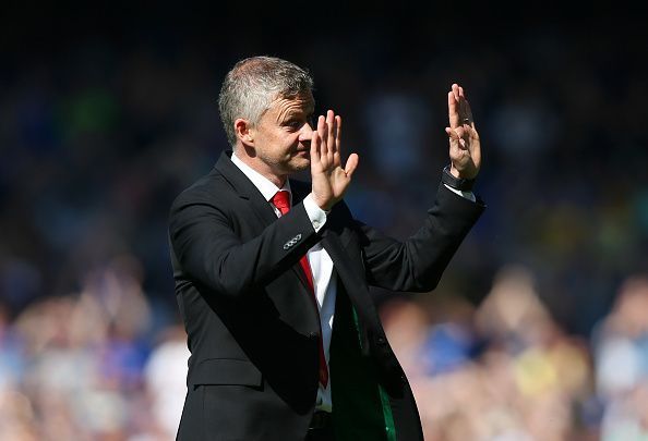 Ole Gunnar Solskjaer makes an apologetic gesture to the traveling Man United fans after a 4-0 loss to Everton FC