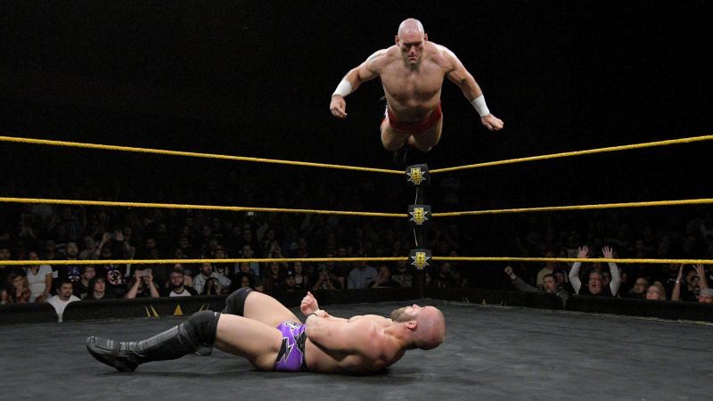 Lars Sullivan has no problem to go aerial.