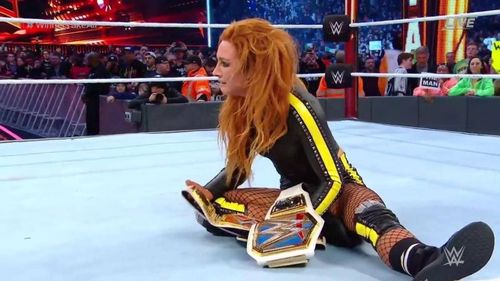 Becky Lynch pinned Ronda Rousey to capture both the RAW and SD Live Women's Championships