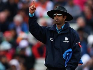 Kumar Dharmasena handed a dreadful decision to Tendulkar in 2009