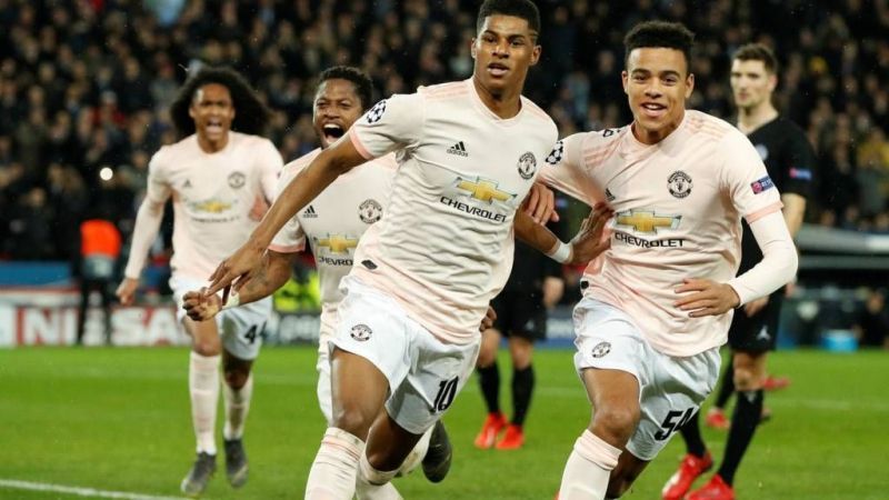 Manchester United celebrating the late goal against PSG (Image Credits: uefa.com)