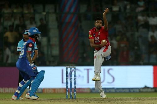 An unsuccessful mankad attempt (Source: IPLT20/BCCI)