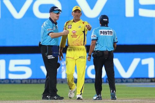 MS Dhoni walks on to the pitch [Image: BCCI/IPLT20.com]