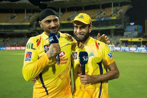 Harbhajan Singh and Imran Tahir (Image Courtesy: BCCI/IPLT20.COM)