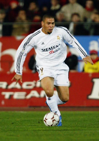 Ronaldo of Real Madrid runs with the ball