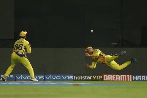 Faf DuPlessis and Dhruv Shorey (Image courtesy:iplt20.com)