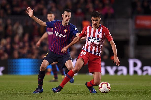 Rodri in action against Sergio Busquets