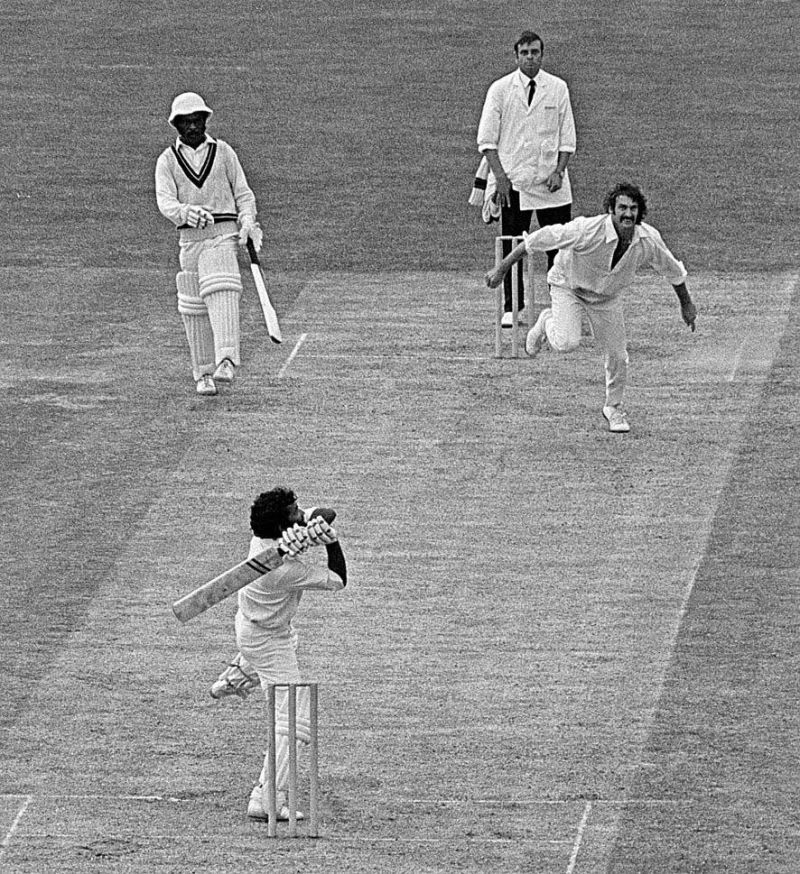 Belligerent attack by Alvin Kallicharran on Dennis Lillee.