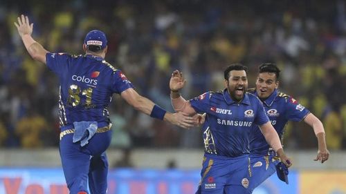 The victorious Mumbai Indians players (picture courtesy: BCCI/iplt20.com)