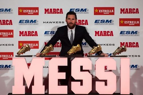 Lionel Messi receiving Golden Shoe award