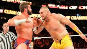 WWE News: WWE Superstar debuts new look (video)