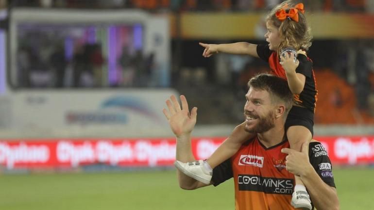 David Warner with daughter Ivy Warner during a lap of honor. (Picture courtesy: iplt20.com)