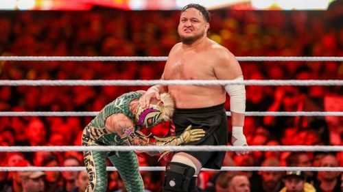 Samoa Joe vs Rey Mysterio