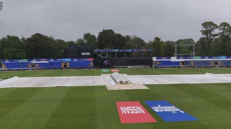 Rain caused a few disruptions during the warm-up matches