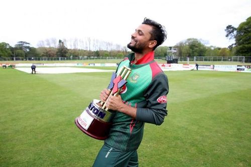 Mashrafe Mortaza relishes with Tri-series trophy.