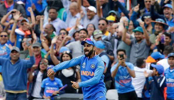 Virat kholi celibriates Indian team victory against Australia