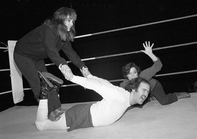 Andy Kaufman endures a surfboard stretch during an intergender match.