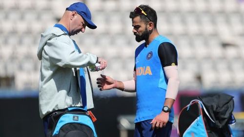 Team India's physiotherapist Patrick Farhart was seen applying spray on Kohli's right thumb