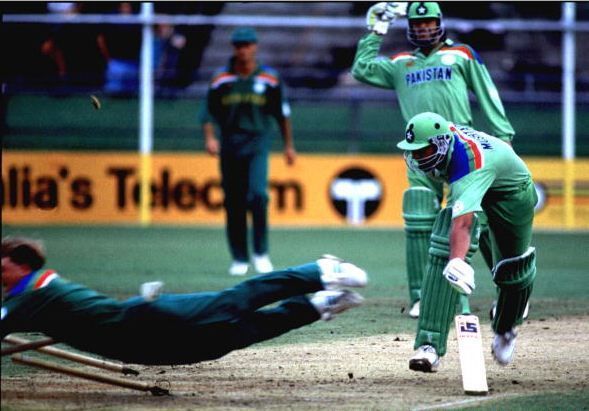 Jonty Rhodes stuns Inzamam