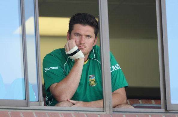 Graeme Smith sits in the dugout with a broken hand