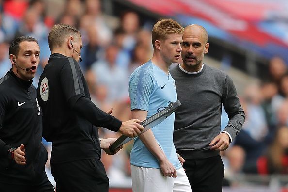 Pep Guardiola dishes out instructions to Kevin De Bruyne