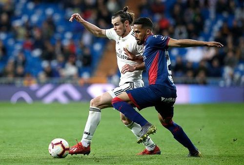 Gareth Bale in action against SD Huesca - La Liga 2017-18