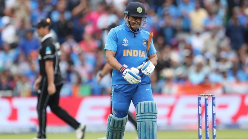Did team India make a tactical blunder by sending Dhoni at 7?