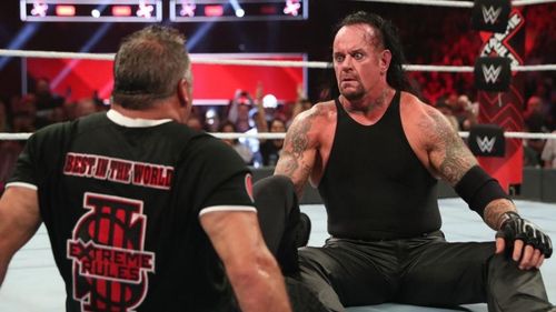 Undertaker scares Shane McMahon with the sit-up at Extreme Rules