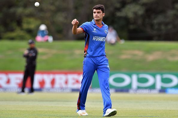 Naveen Ul Haq getting ready to bowl