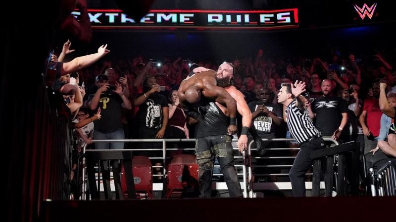 Braun Strowman prepares the mother of all Powerslams on Bobby Lashley