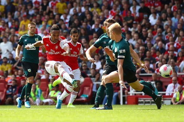 Aubameyang slams the winner for Arsenal against Burnely