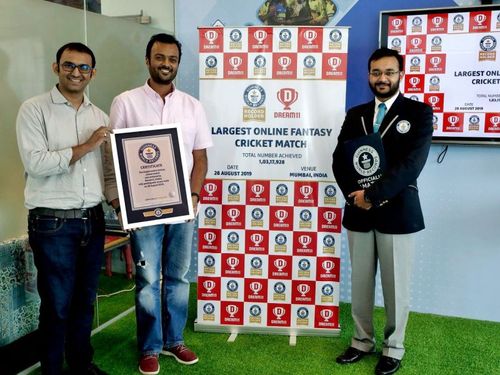 Bhavit Sheth (left) - COO & Co-Founder - Dream11, Harsh Jain (middle) - CEO & Co-Founder Dream11, Swapnil Dangarikar, Adjudicator, Guinness World Records (right)