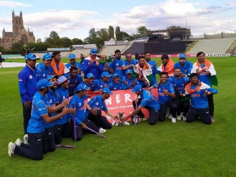 The triumphant Indian team with the coveted prize. (PC: The Hindu)