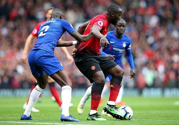 Romelu Lukaku (center).