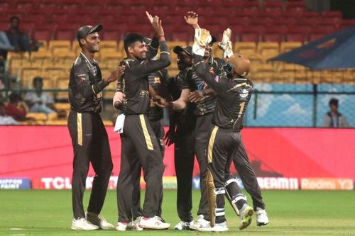 The Shivmogga Lions celebrate the fall of a wicket