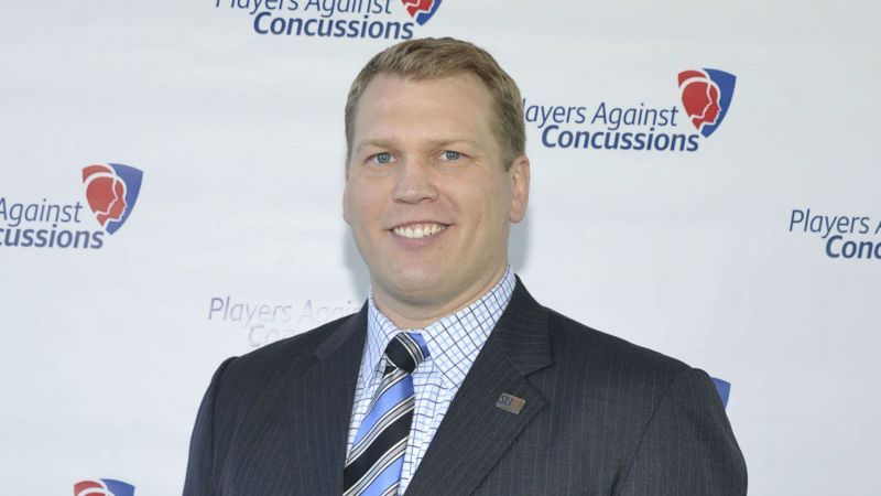 Nowinski now helps educate people with the issue of concussions in sports.