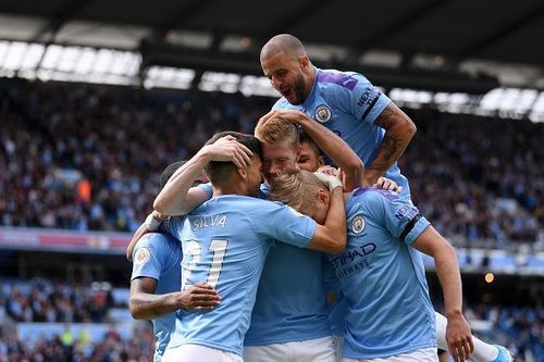 Manchester City celebrate Kevin De Bruyne's 2nd-minute goal.