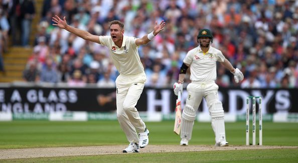 Stuart Broad reflexively appeals for a LBW against David Warner