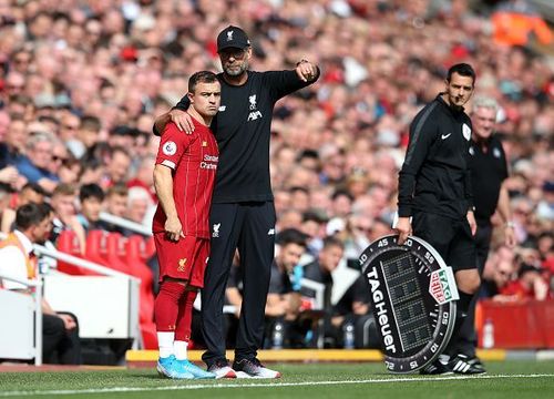 Jurgen Klopp dishing out instructions